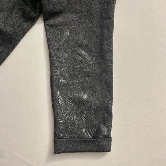 Lululemon | Rare Lululemon Acro Crop Peacock Leggings | Black | Size: 8 | - Picture 3 of 7